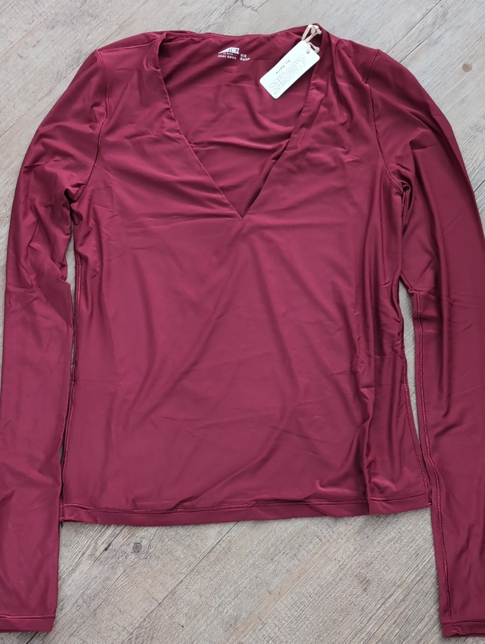SMOOTHEZ by Aerie Long Sleeve Deep V-Neck Top in a burgundy/deep cherry- M